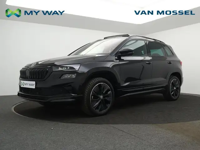 Skoda Karoq Karoq 1.5TSI 150PK Sportline *AUTOMAAT*PANO DAK*BLACK PACK*CAMERA*NAVI*APP CONNECT*BLTH*SPORTSEATS*...
