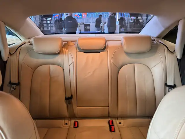 Audi A6 view 11