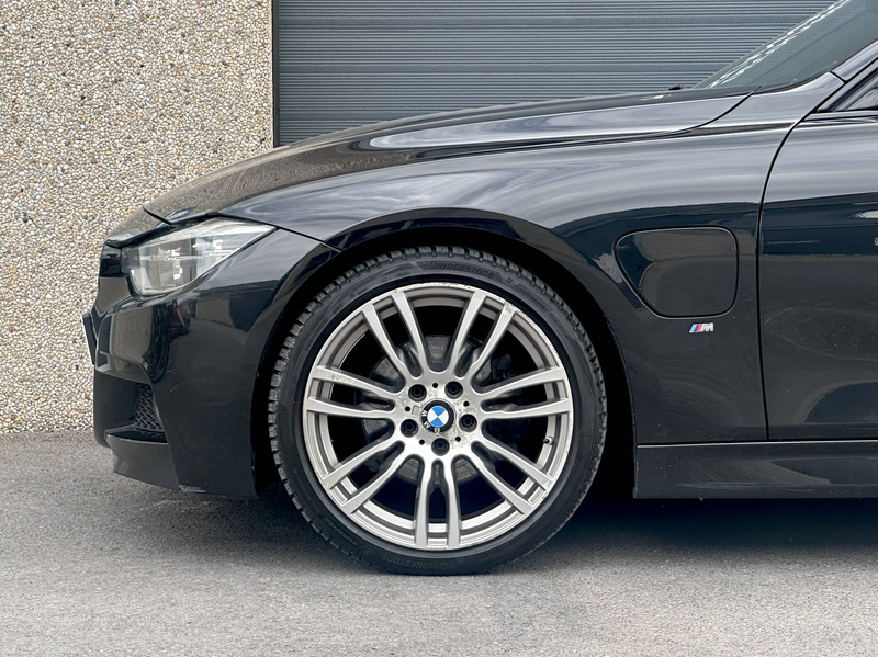 BMW 330 330e PHEV / Pack M / Pano. / LED / Cuir — photo 4