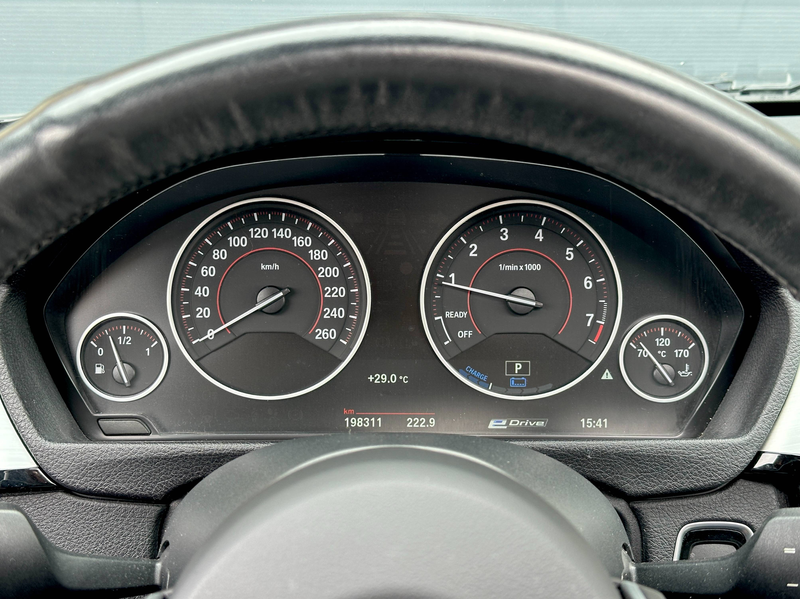 BMW 330 330e PHEV / Pack M / Pano. / LED / Cuir — photo 14