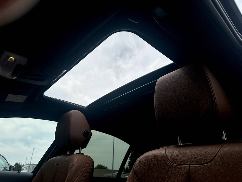 BMW 330 330e PHEV / Pack M / Pano. / LED / Cuir — photo 10