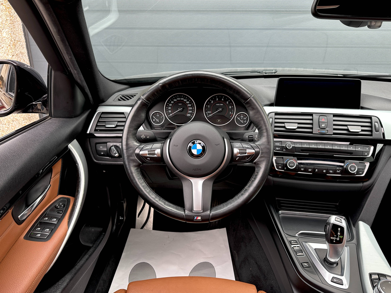 BMW 330 330e PHEV / Pack M / Pano. / LED / Cuir — photo 13