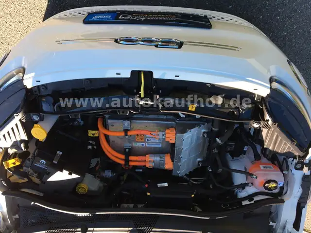 Fiat 500E view 11