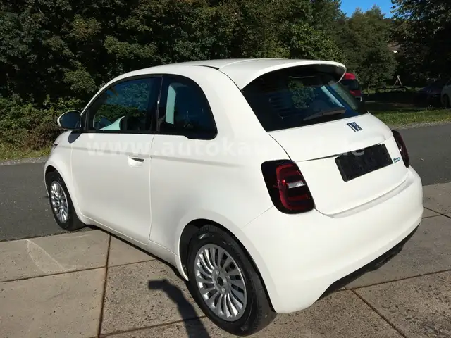 Fiat 500E view 6