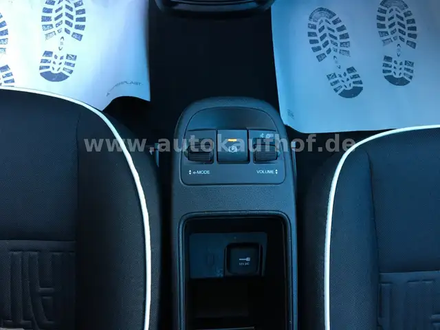 Fiat 500E view 22