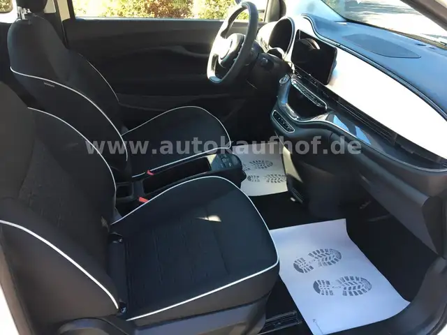 Fiat 500E view 13