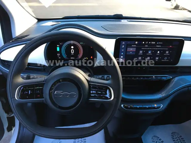 Fiat 500E view 15