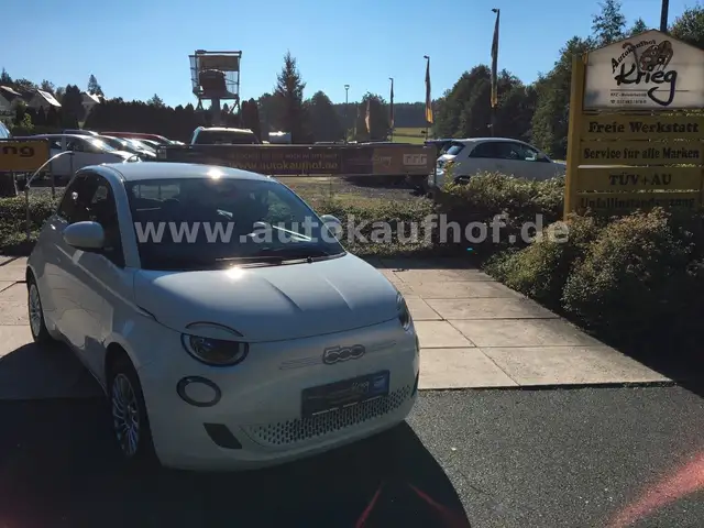 Fiat 500E view 2