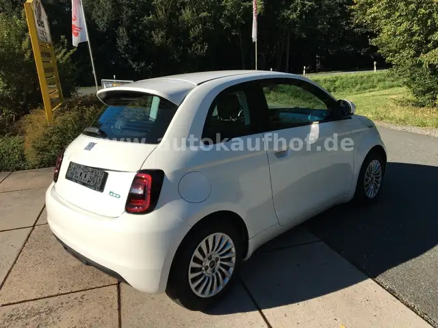 Fiat 500E view 4