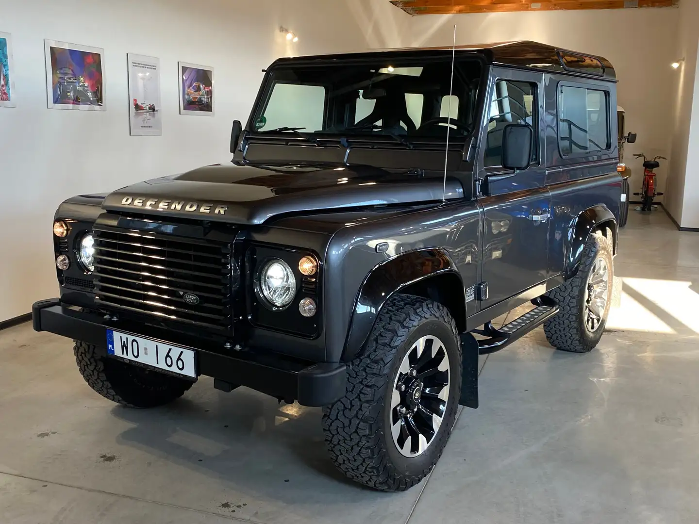 Land Rover Defender 90 Works V8 70th Edition 405 PS 5.0 V8 No38 of 150 Schwarz - 2