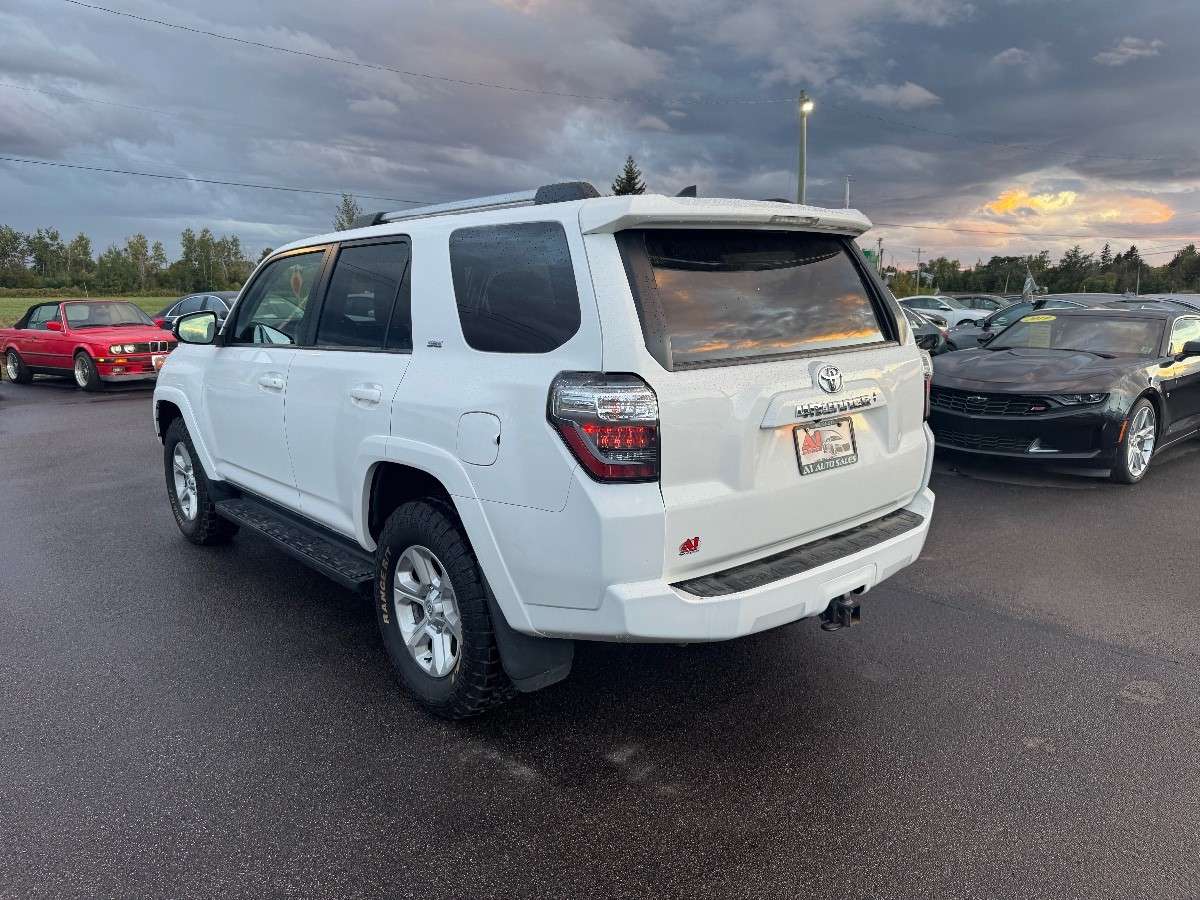 2022 Toyota 4Runner 4WD SR5  💰 $185 Weekly Tax In — снимка 1