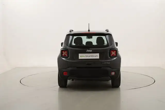 Jeep Renegade view 4