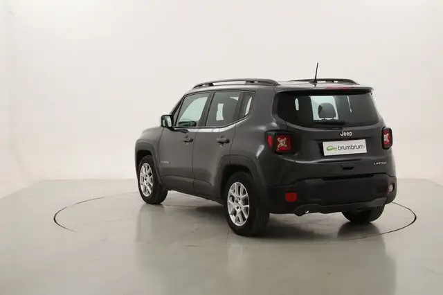 Jeep Renegade view 3