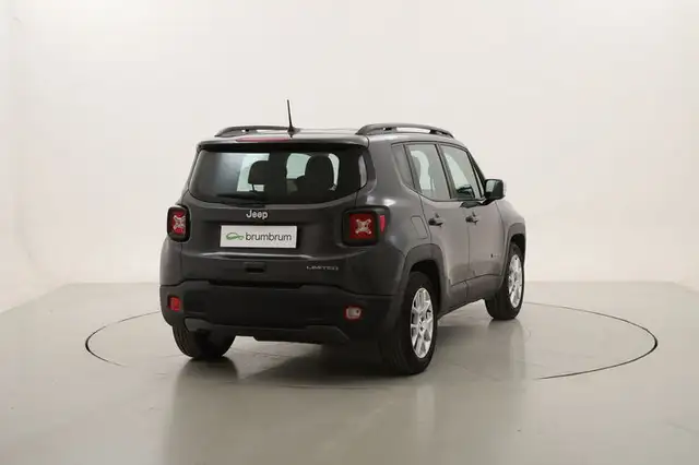 Jeep Renegade view 5