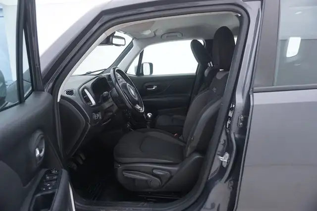Jeep Renegade view 10