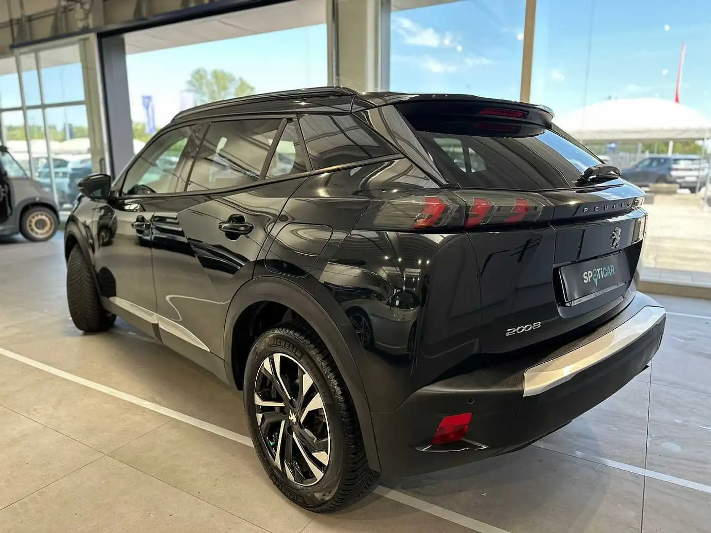 Peugeot 2008 2ª serie BlueHDi 100 S&S Allure Noir - 2