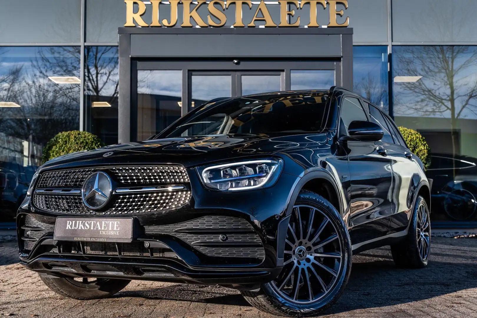 Mercedes-Benz GLC 300 300e 4MATIC AMG Line|BURMESTER|TREKHAAK Schwarz - 1