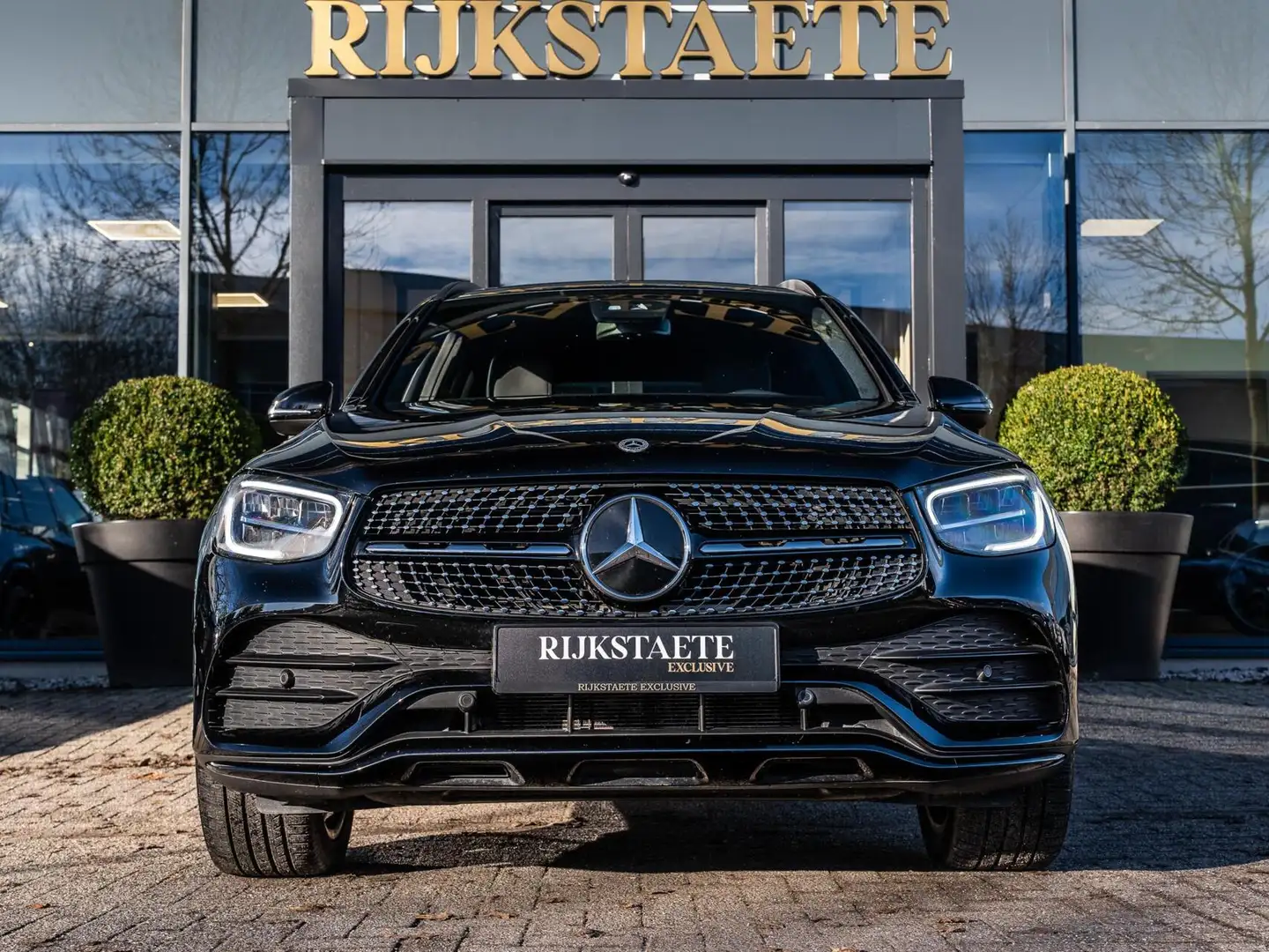 Mercedes-Benz GLC 300 300e 4MATIC AMG Line|BURMESTER|TREKHAAK Schwarz - 2