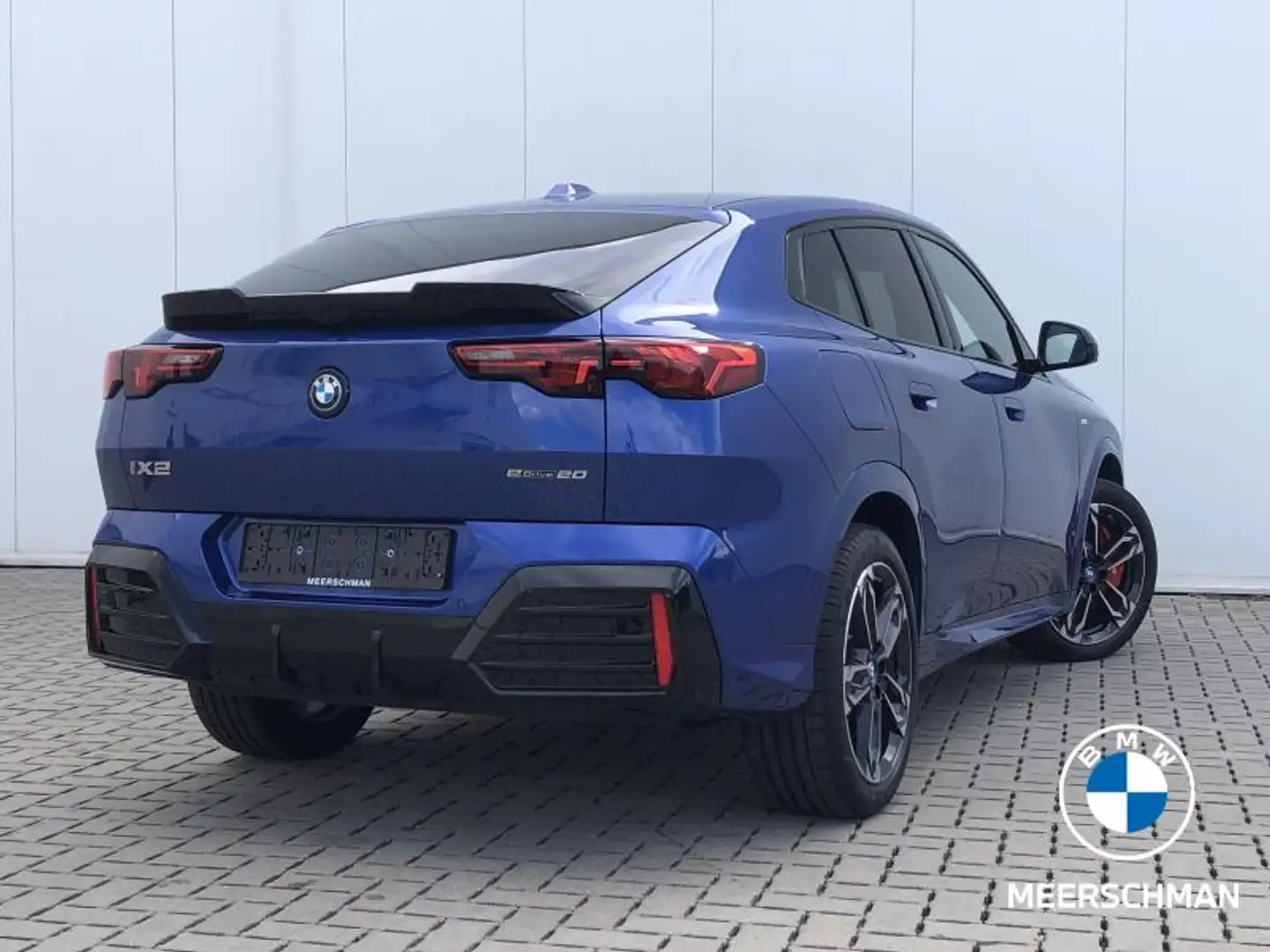 BMW iX2 eDrive20 Msport Bleu - 2