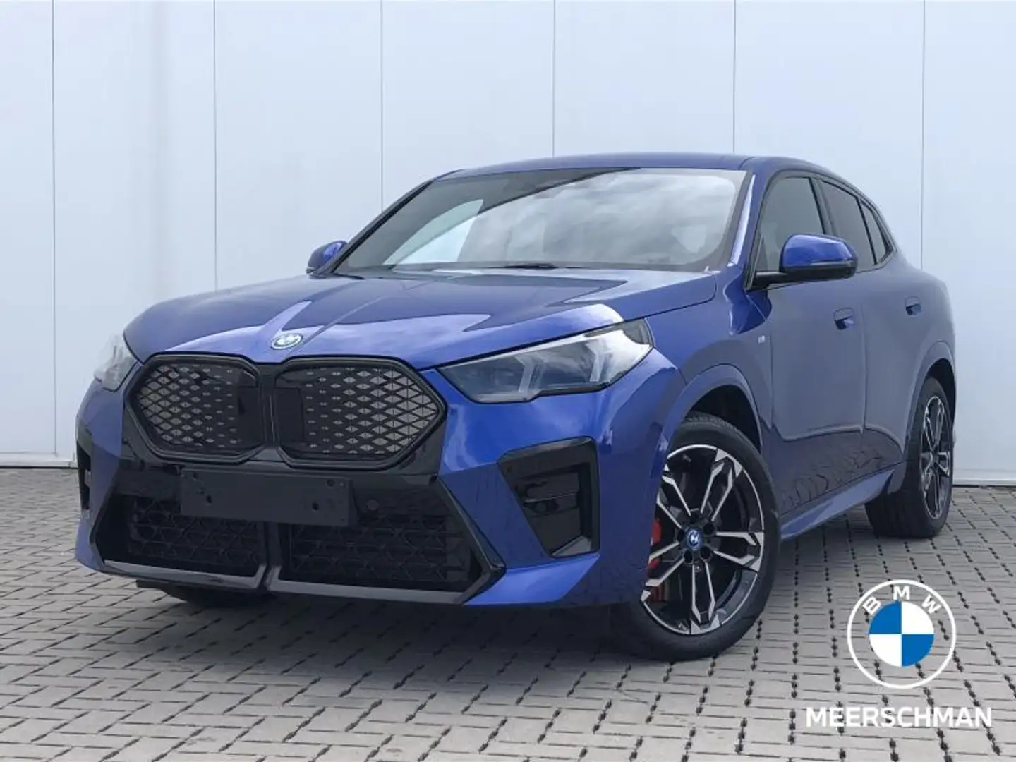BMW iX2 eDrive20 Msport Bleu - 1