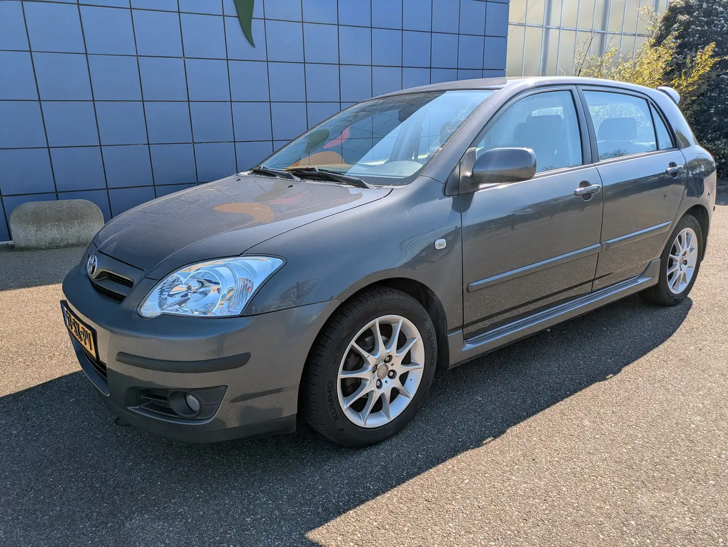 Toyota Corolla Corolla 1.6 VVT-i Sport Ann. Grijs - 2