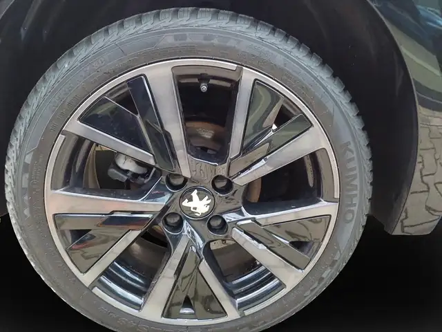 Peugeot 208 view 8