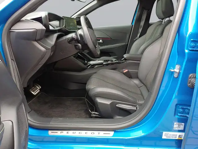 Peugeot 208 view 11