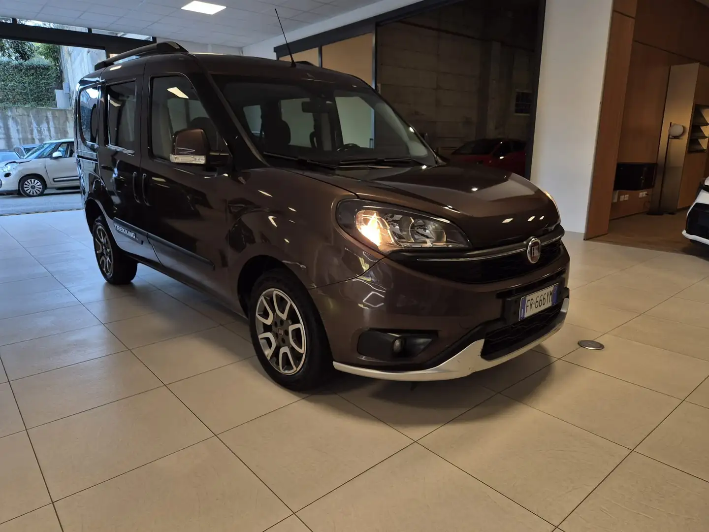 Fiat Doblo 5posti TD 1.6 mjt 16v Trekking 120cv Marrone - 2
