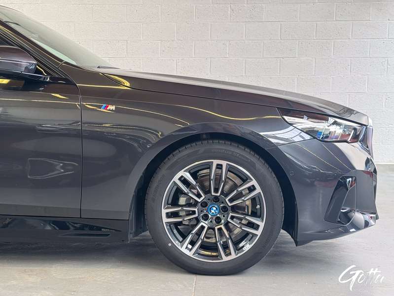 Photo du véhicule BMW 530