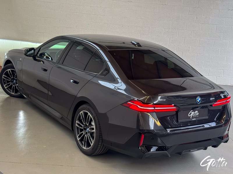 Photo du véhicule BMW 530