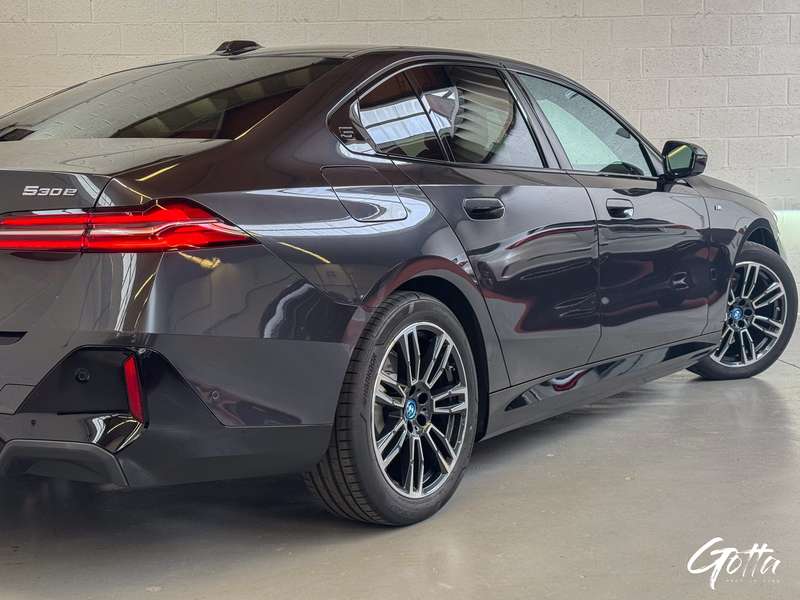 Photo du véhicule BMW 530