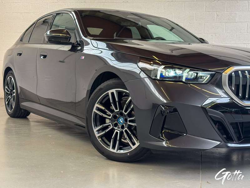 Photo du véhicule BMW 530