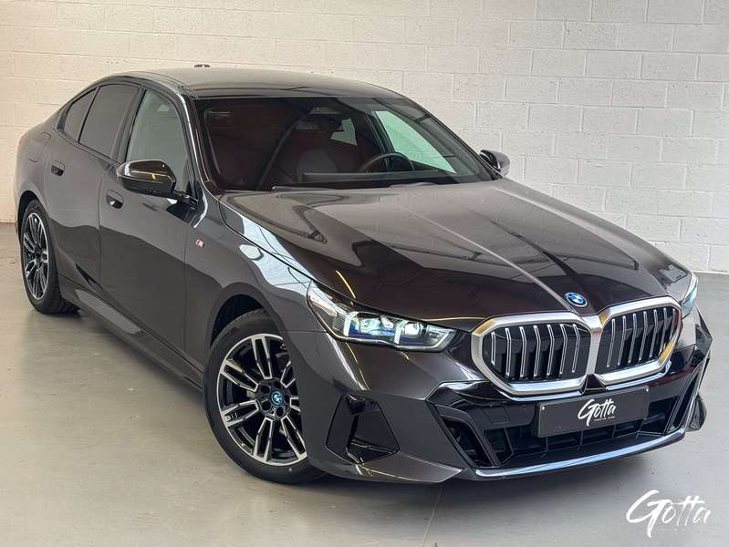 Photo du véhicule BMW 530