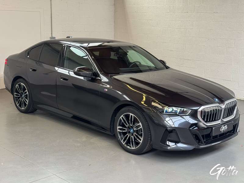 Photo du véhicule BMW 530