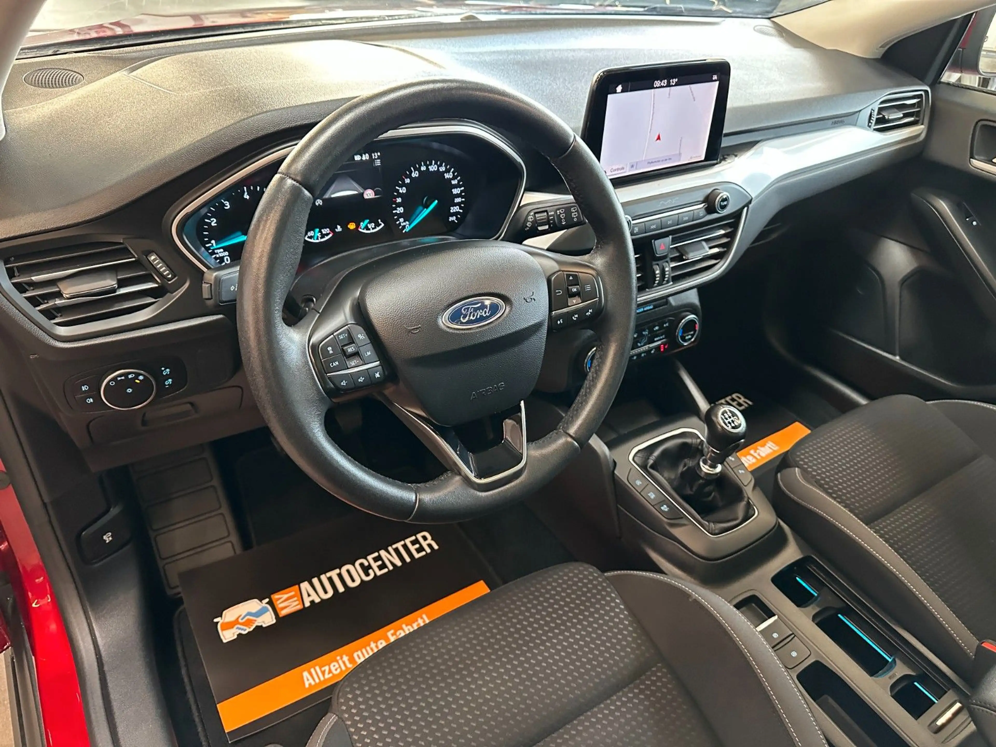 Ford Focus Lim. *PANO*KAMERA*AHK*LED*TEMPOMAT* — photo 9