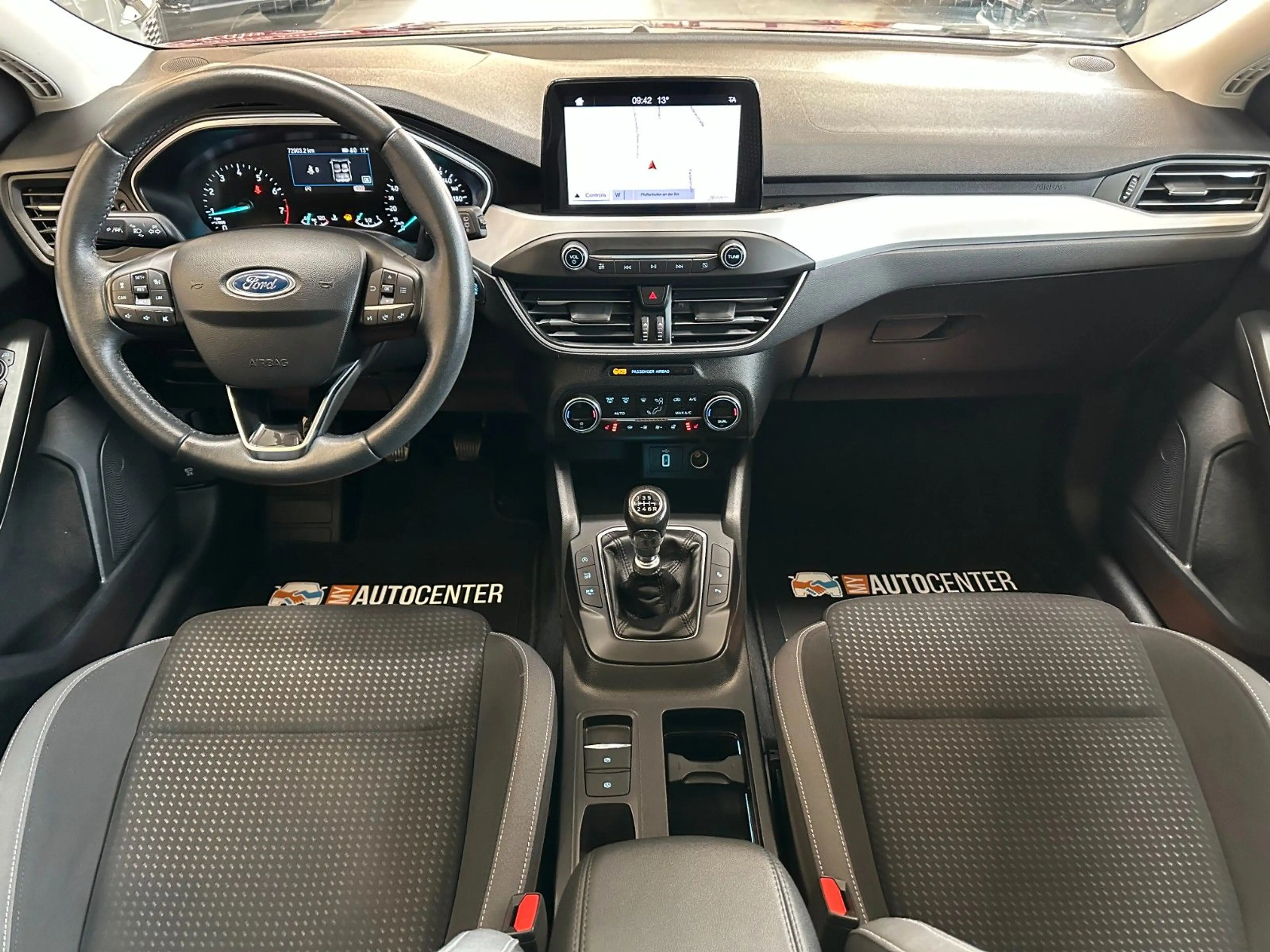 Ford Focus Lim. *PANO*KAMERA*AHK*LED*TEMPOMAT* — photo 6