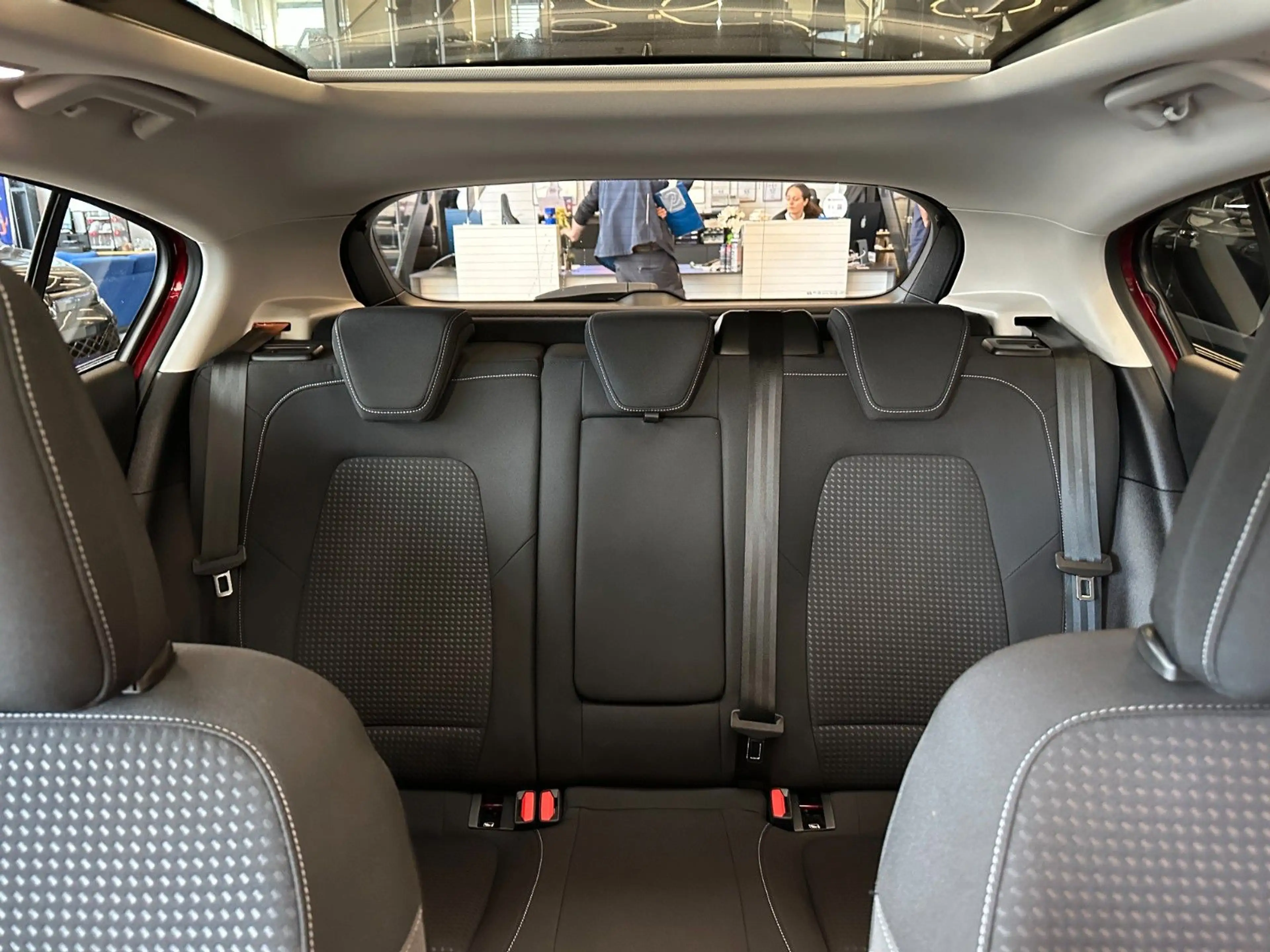 Ford Focus Lim. *PANO*KAMERA*AHK*LED*TEMPOMAT* — photo 11