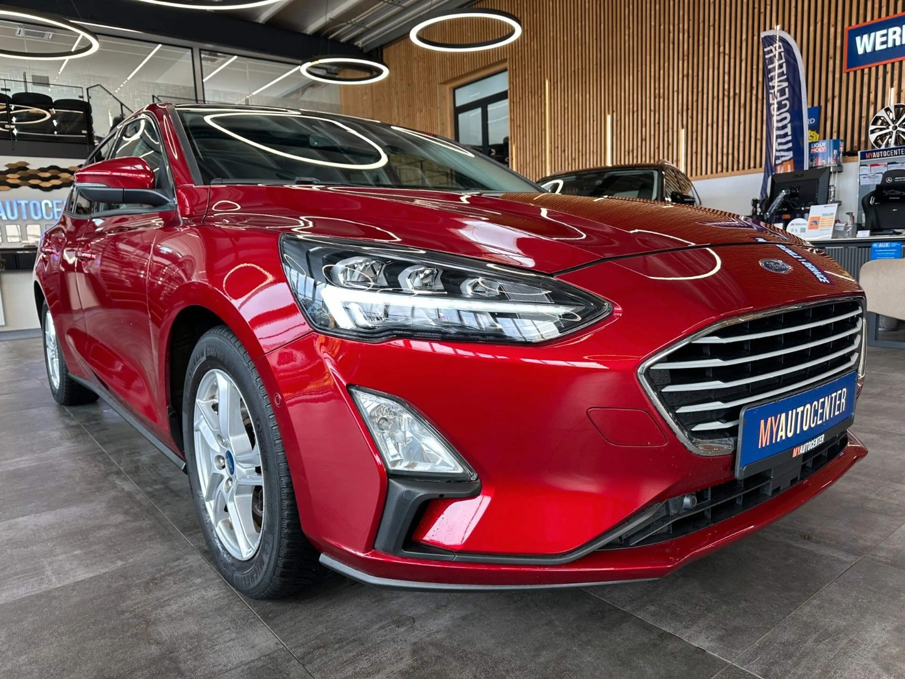 Ford Focus Lim. *PANO*KAMERA*AHK*LED*TEMPOMAT* — photo 3