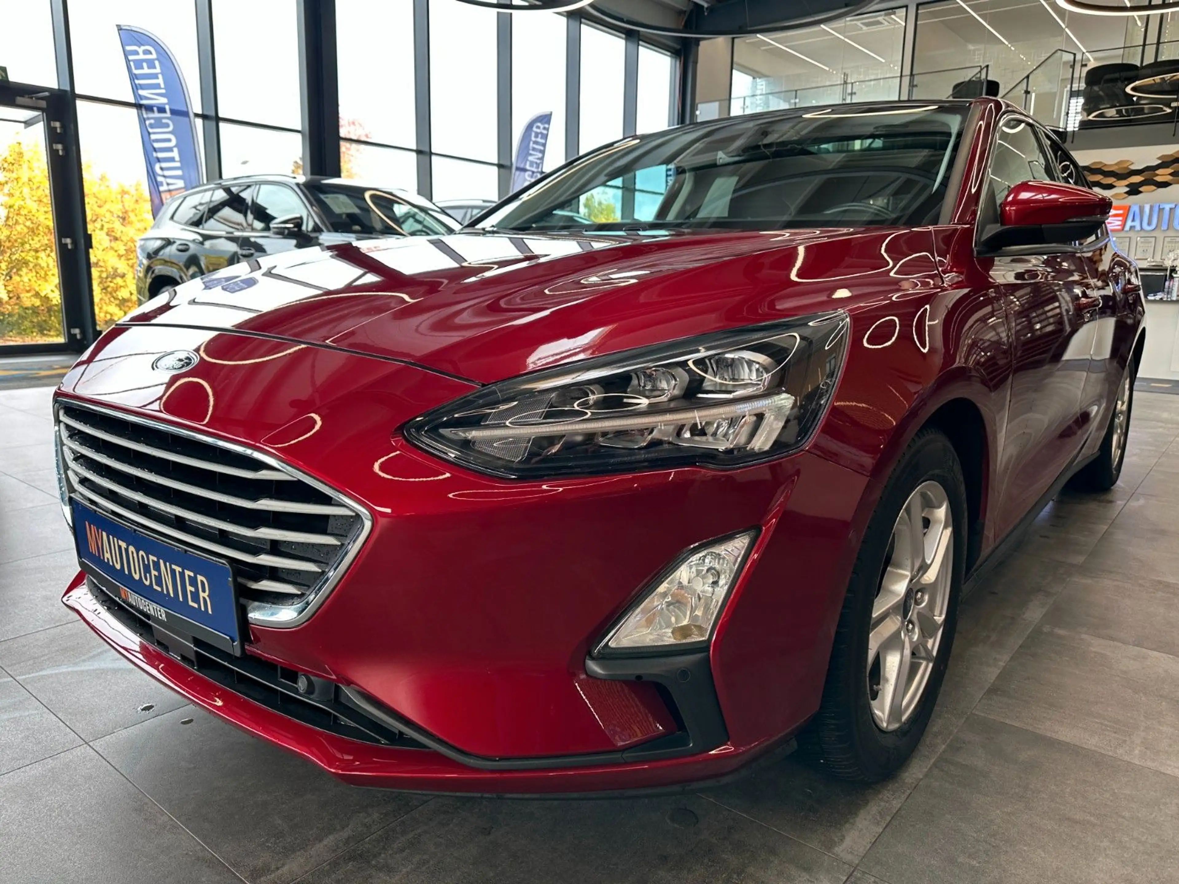 Ford Focus Lim. *PANO*KAMERA*AHK*LED*TEMPOMAT* — photo 4