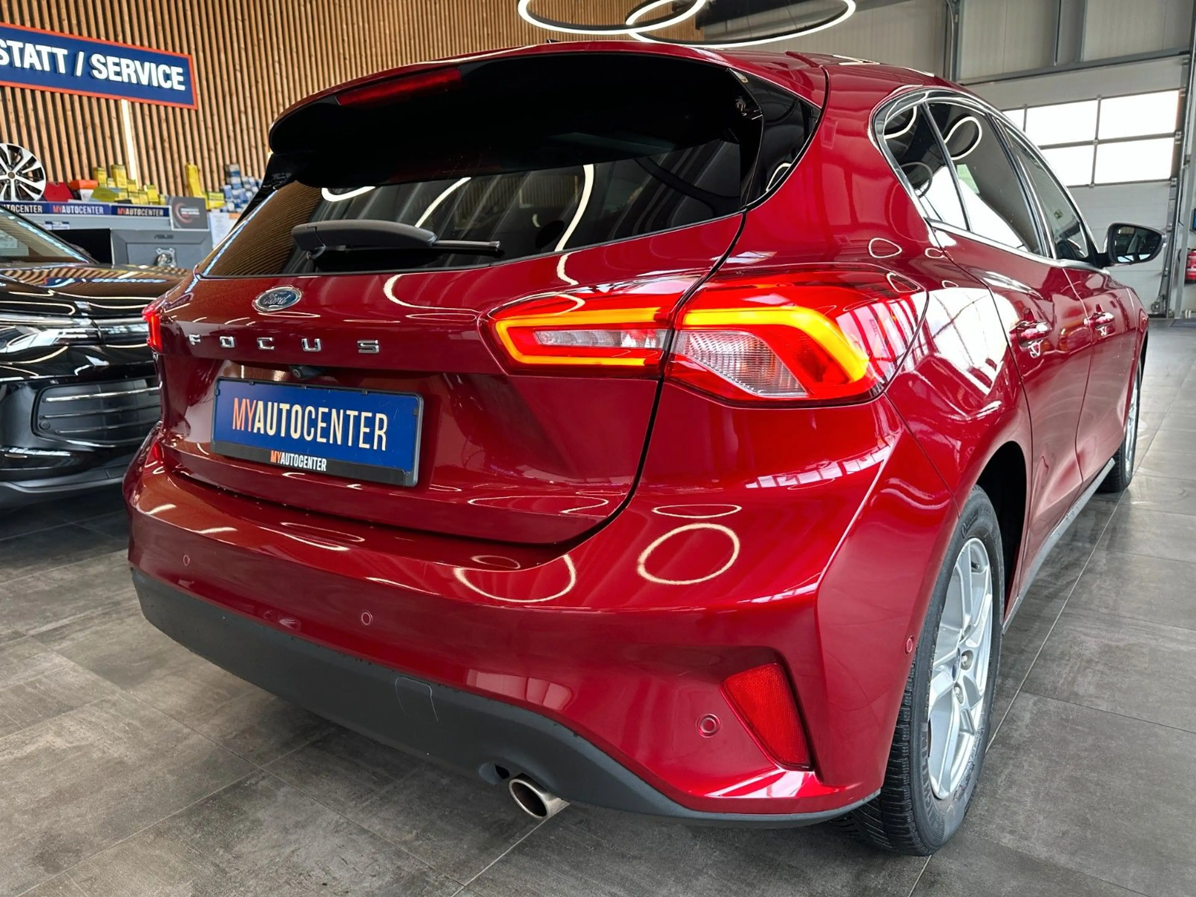Ford Focus Lim. *PANO*KAMERA*AHK*LED*TEMPOMAT* — photo 2