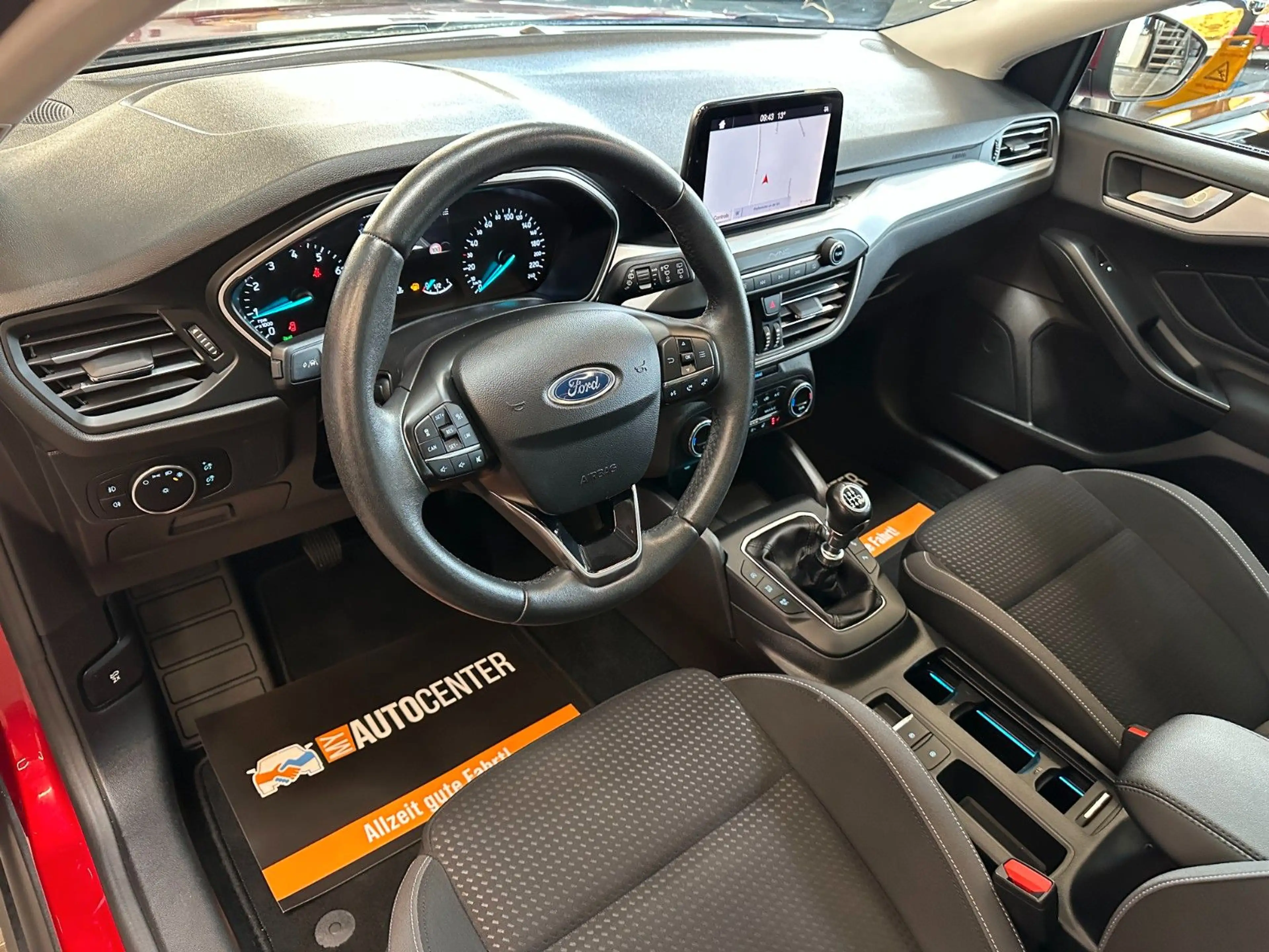 Ford Focus Lim. *PANO*KAMERA*AHK*LED*TEMPOMAT* — photo 10