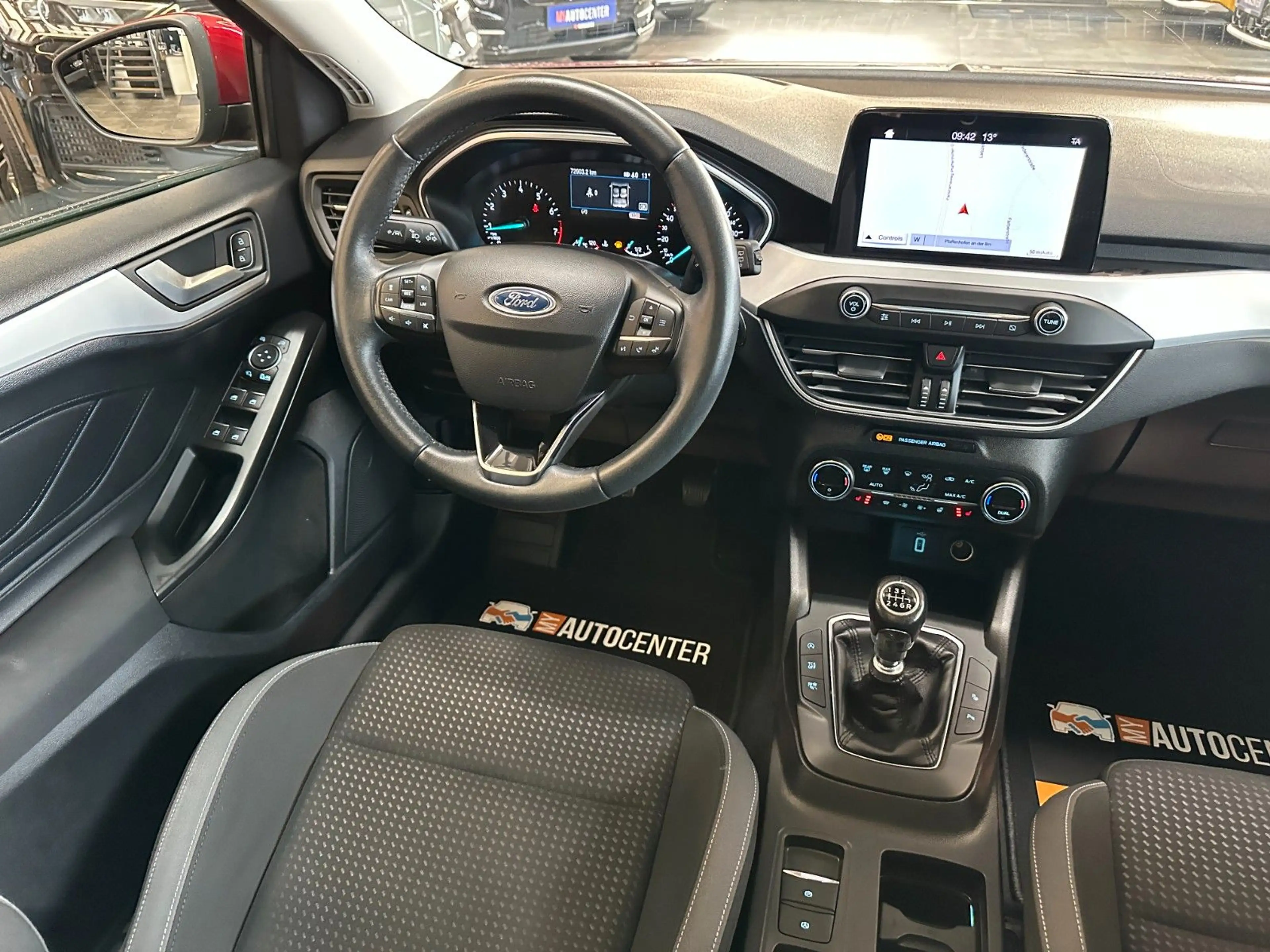 Ford Focus Lim. *PANO*KAMERA*AHK*LED*TEMPOMAT* — photo 7