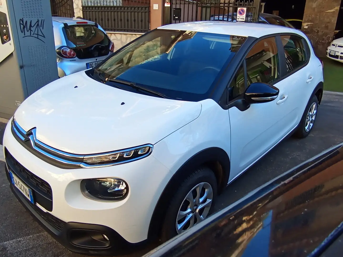 Citroen C3 C3 1.2 Shine E6 X NEOPATENTATO Bianco - 2