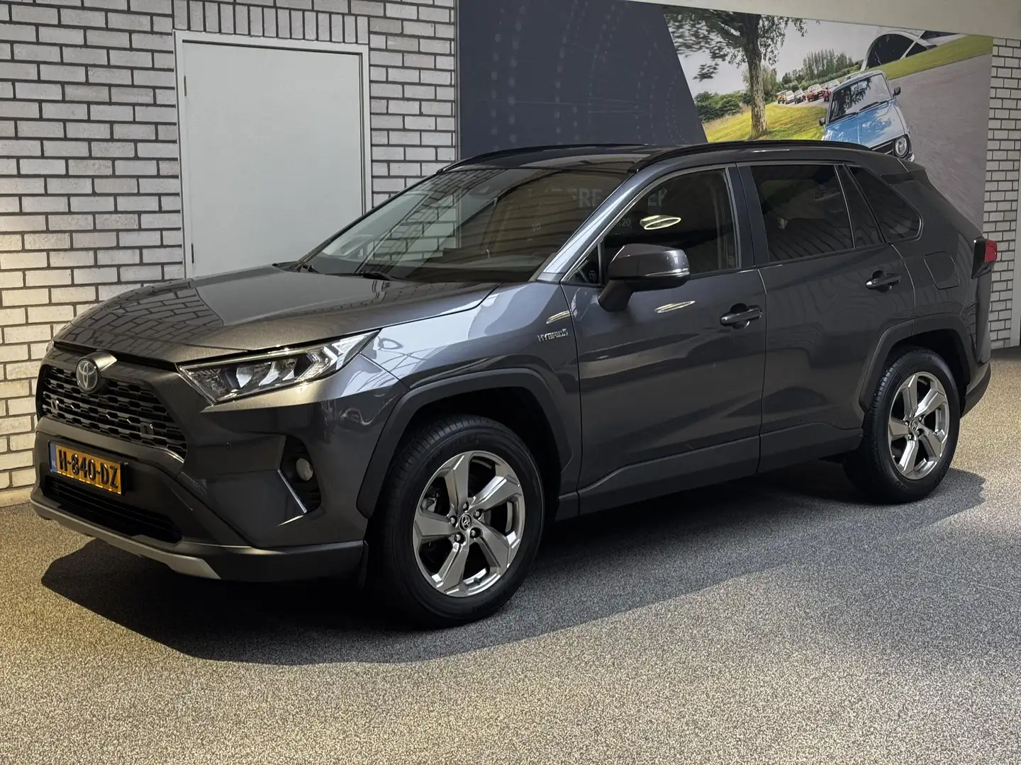 Toyota RAV 4 2.5 Hybrid Business Intro automaat Grijs - 2
