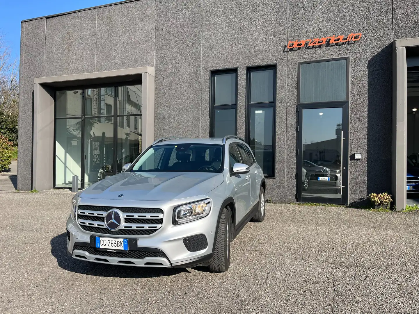 Mercedes-Benz GLB 200 200 d Executive auto Stříbrná - 1