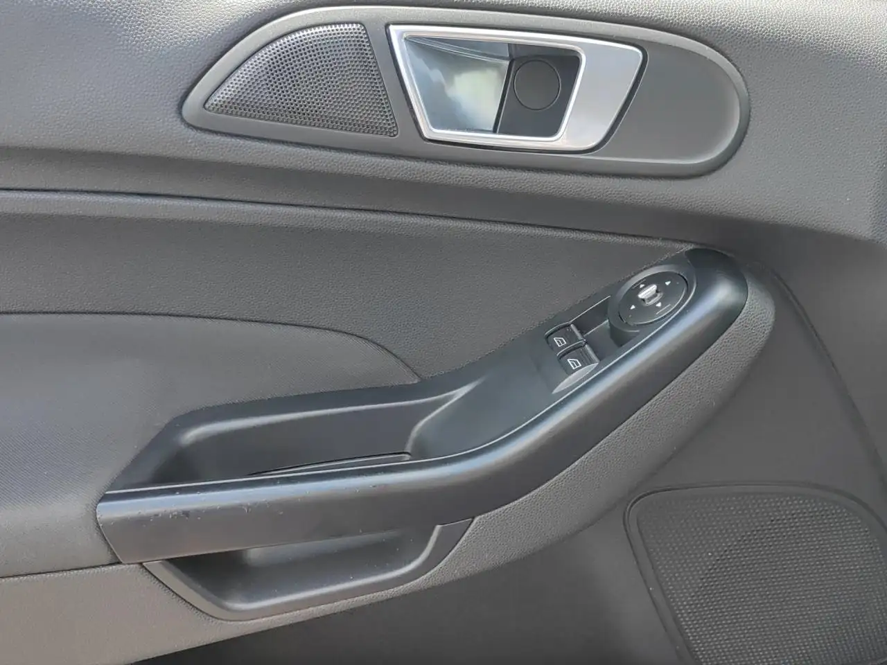 Ford Fiesta ST — photo 12
