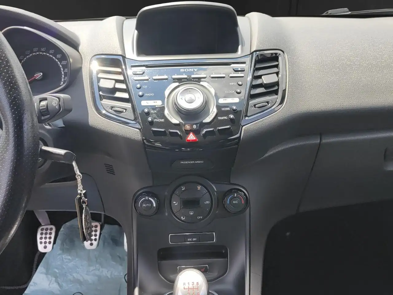 Ford Fiesta ST — photo 15