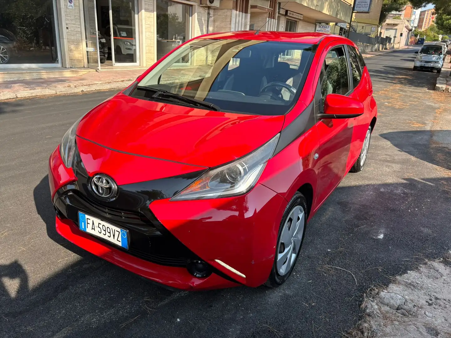 Toyota Aygo Aygo II 2014 5p 1.0 x-play my15 Rouge - 1