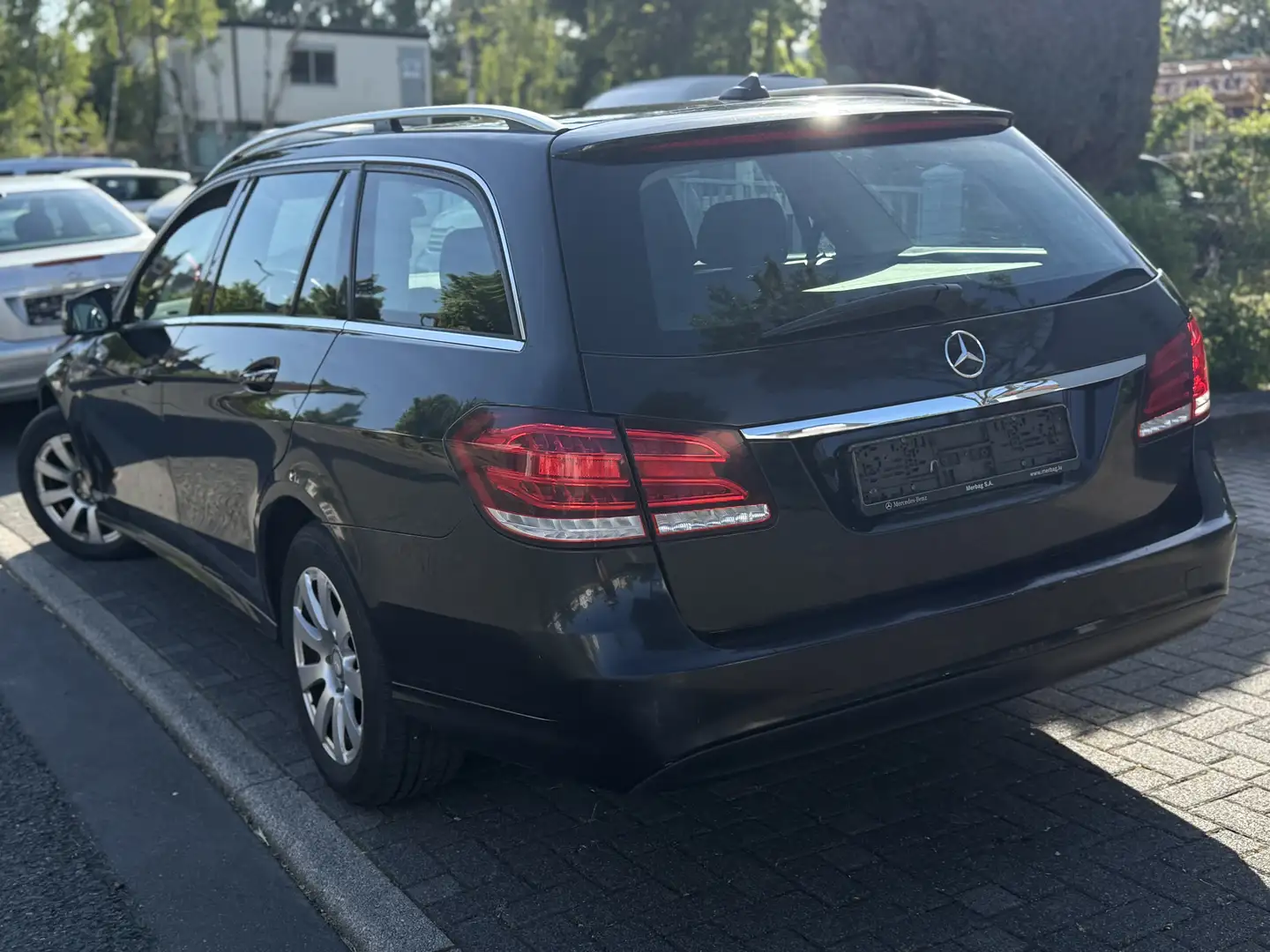 Mercedes-Benz E 200 E 200 CDI BlueEfficiency (212.205)/ Noir - 2