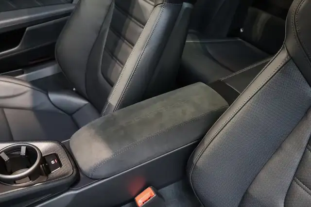 Porsche 911 view 10